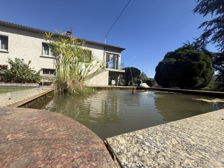 VILLA INDIVIDUELLE RENOVEE AVEC DEPENDANCES