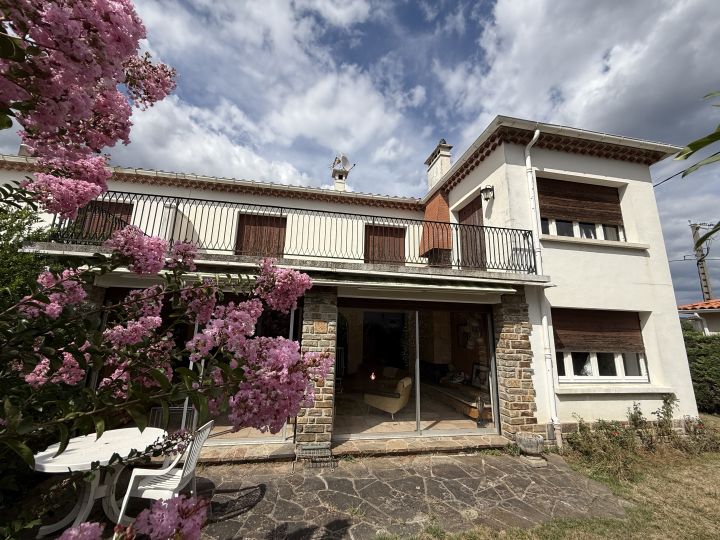 MAISON DE VILLE