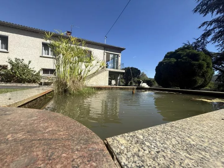 VILLA INDIVIDUELLE RENOVEE AVEC DEPENDANCES