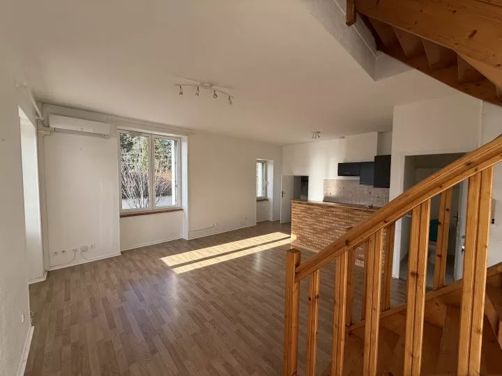 ALBINQUE APPARTEMENT DE TYPE 2 DUPLEX AVEC TERRASSE