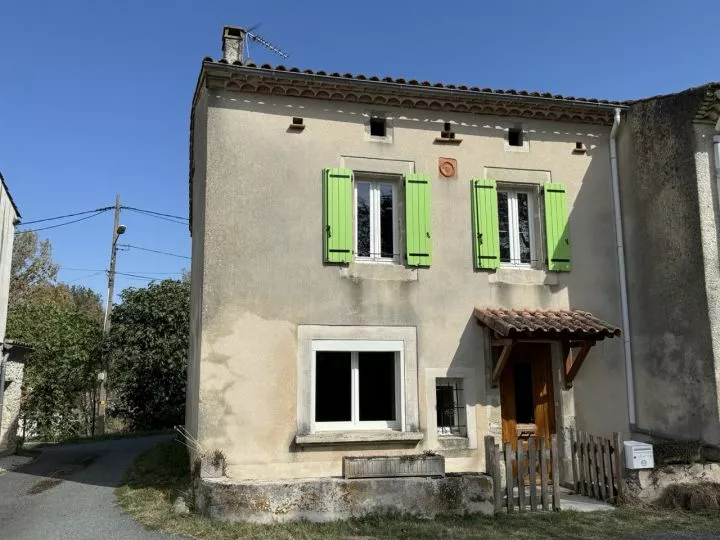 MAISON DE HAMEAU DE TYPE 5 AVEC JARDIN ET DEPENDANCES