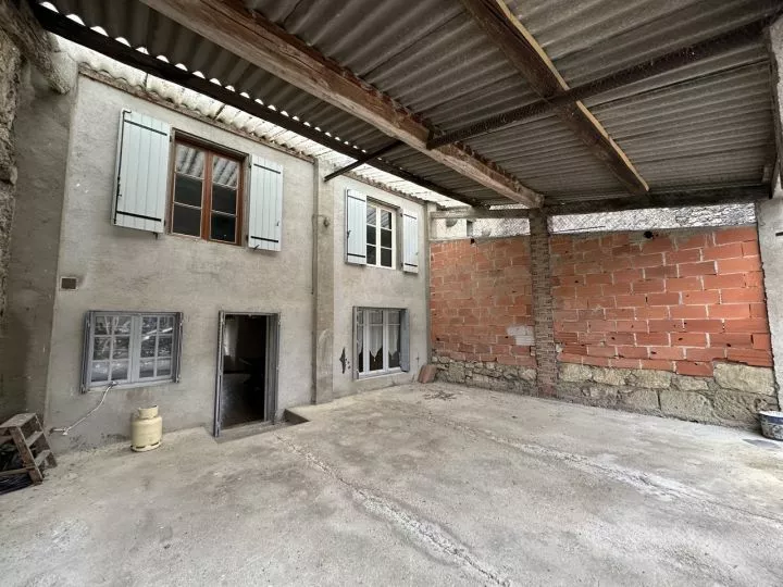Labruguière (81) ensemble immobilier de 170m2 avec pigeonnier, étable et garage