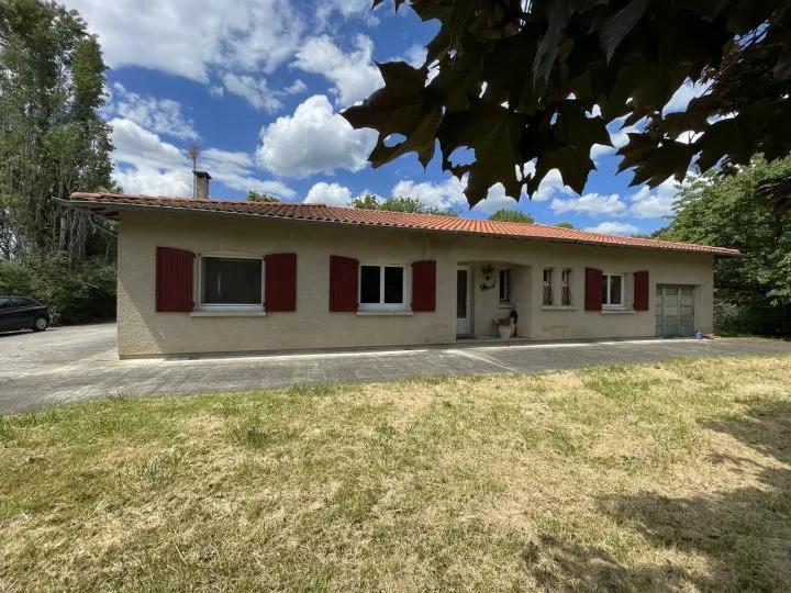 LESCOUT MAISON DE PLAIN PIED AVEC PISCINE