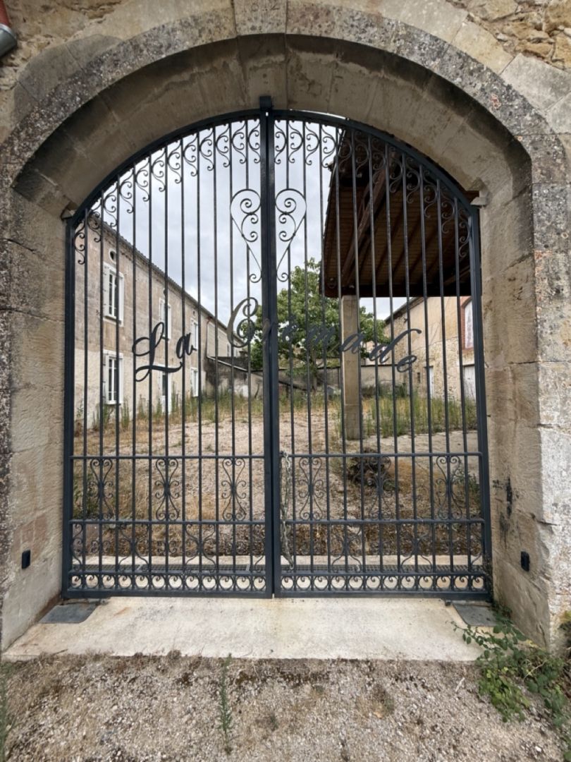 CASTRES PROCHE CENTRE CORPS DE FERME AVEC DEPENDANCES