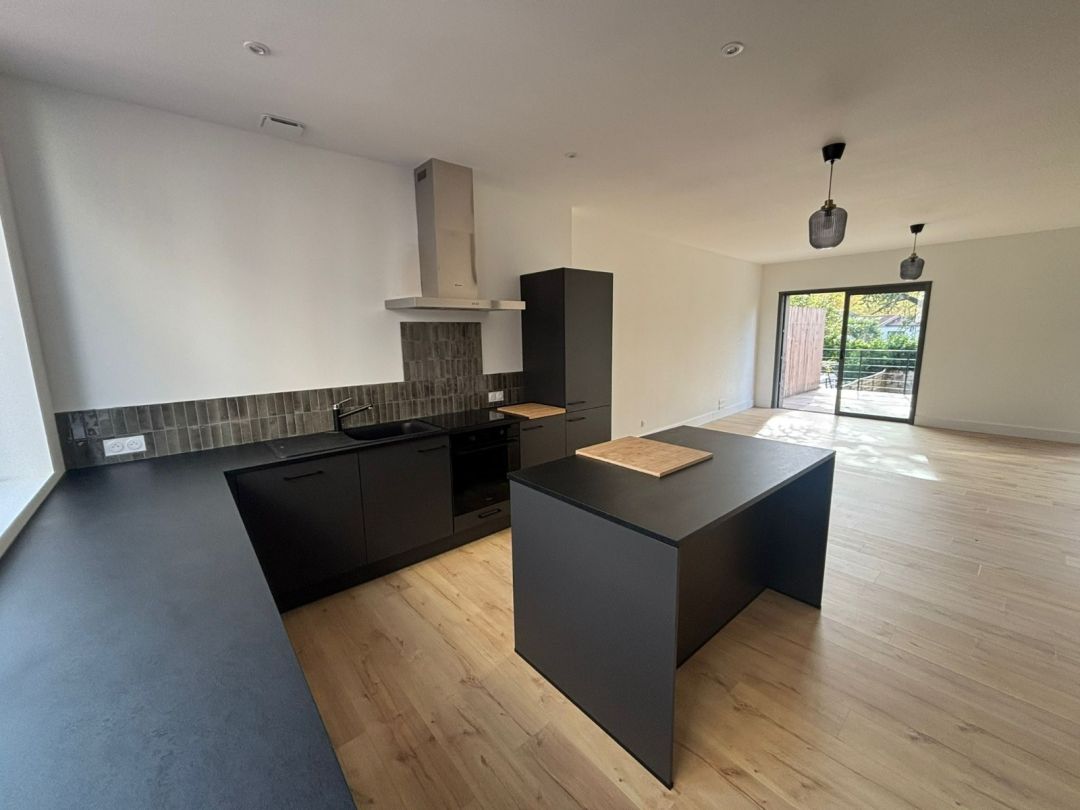 Maison de ville avec extérieur, proche des commodités à castres