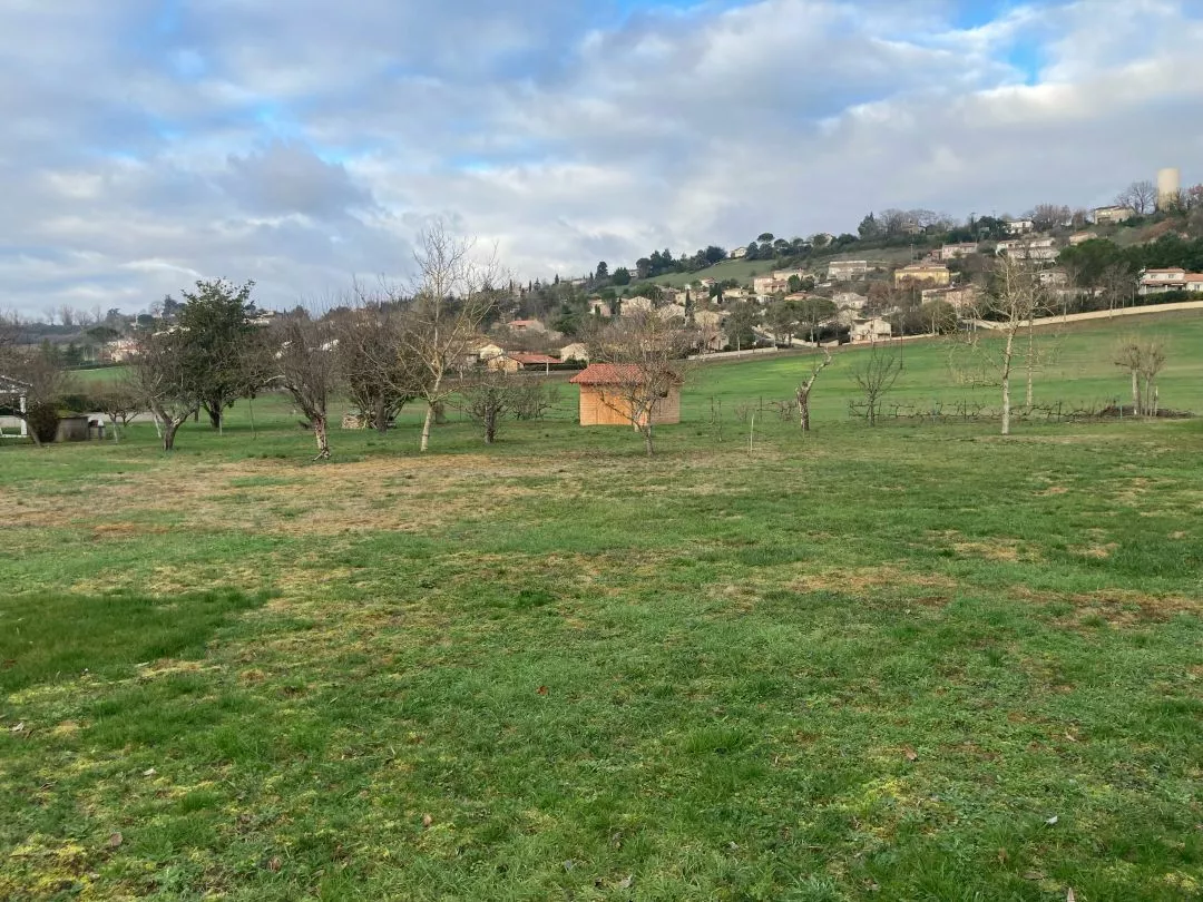 Terrain constructible de 1355 M²